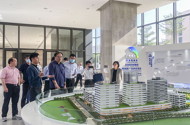 河南省商務(wù)廳黨組成員、省自貿(mào)辦副主任陳凱杰一行蒞臨廣東醫(yī)谷考察調(diào)研