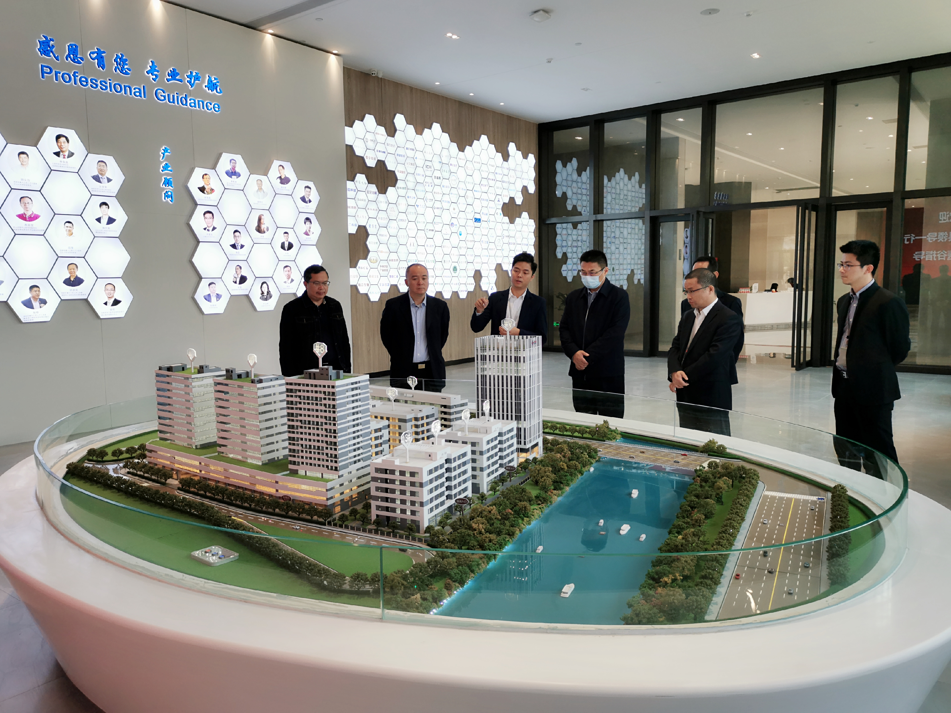 【園區(qū)新聞】肇慶市廣寧縣領(lǐng)導(dǎo)一行蒞臨廣東醫(yī)谷考察指導(dǎo)