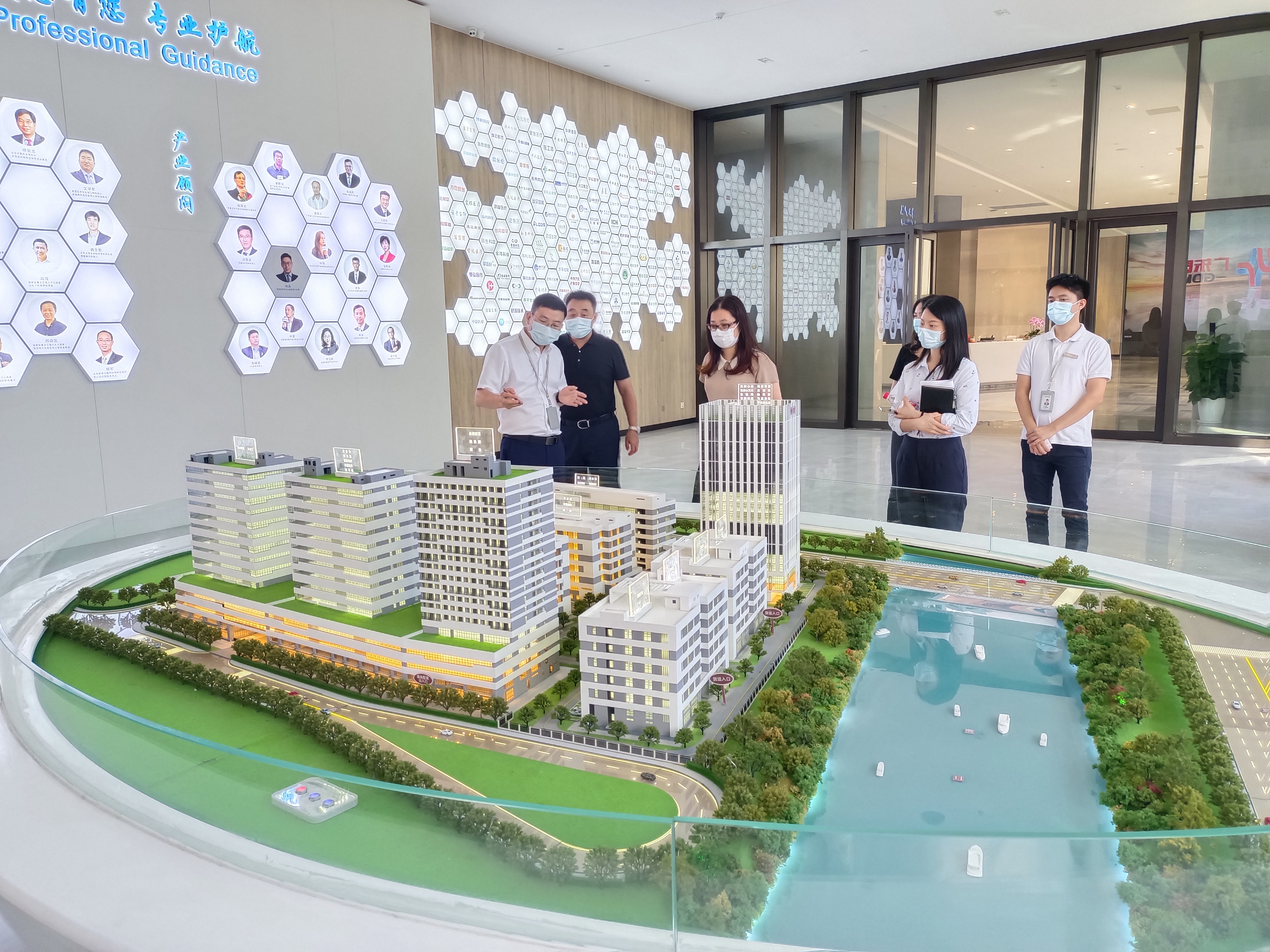 【園區(qū)新聞】南沙區(qū)孫勇副區(qū)長、馬潔紅副區(qū)長等一行蒞臨廣東醫(yī)谷考察指導(dǎo)