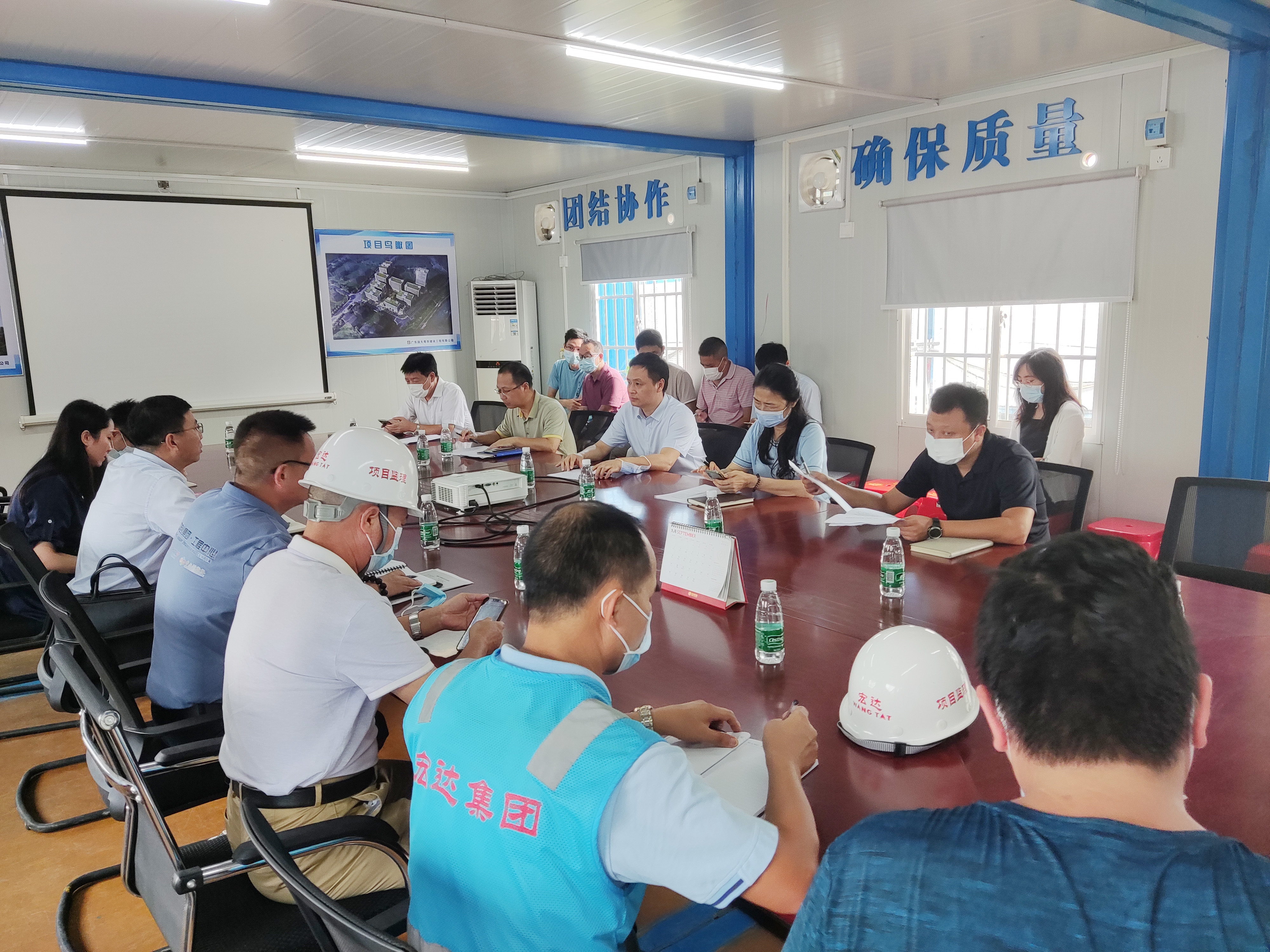 珠海高新區(qū)管委會(huì)劉宏常務(wù)副主任一行蒞臨廣東醫(yī)谷珠海項(xiàng)目調(diào)研指導(dǎo) 