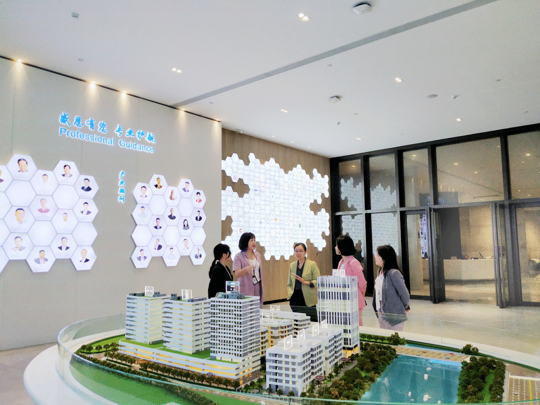 法國駐廣州總領(lǐng)事館商務投資處一行蒞臨廣東醫(yī)谷考察交流