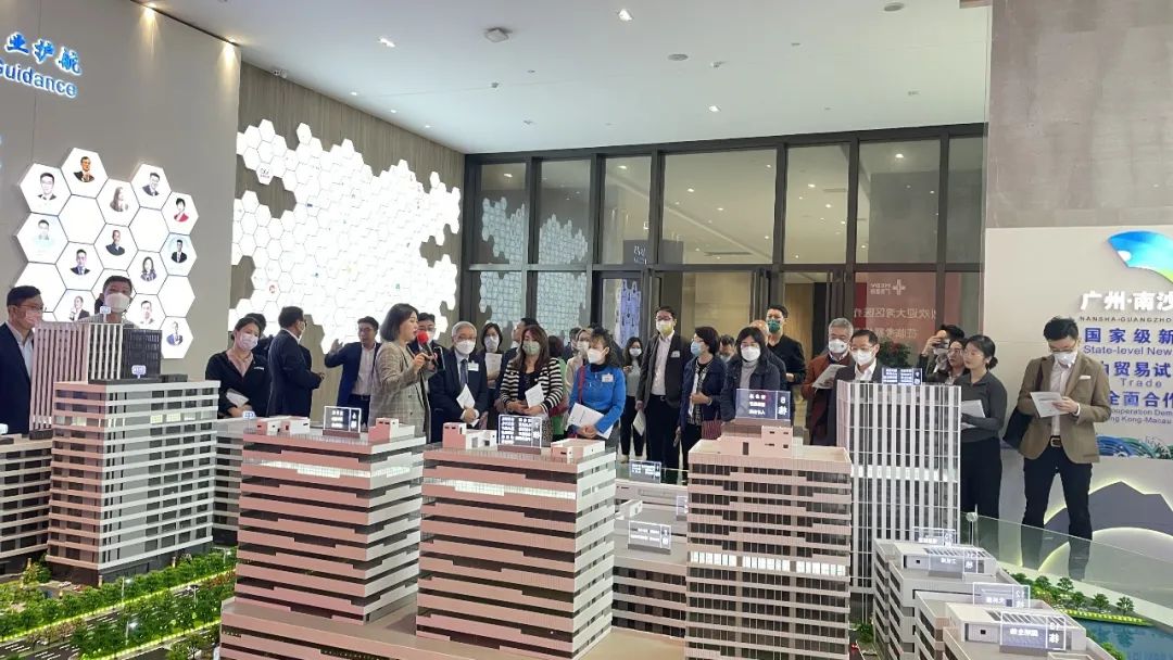 全國(guó)政協(xié)委員高永文率香港醫(yī)療考察團(tuán)蒞臨廣東醫(yī)谷考察交流