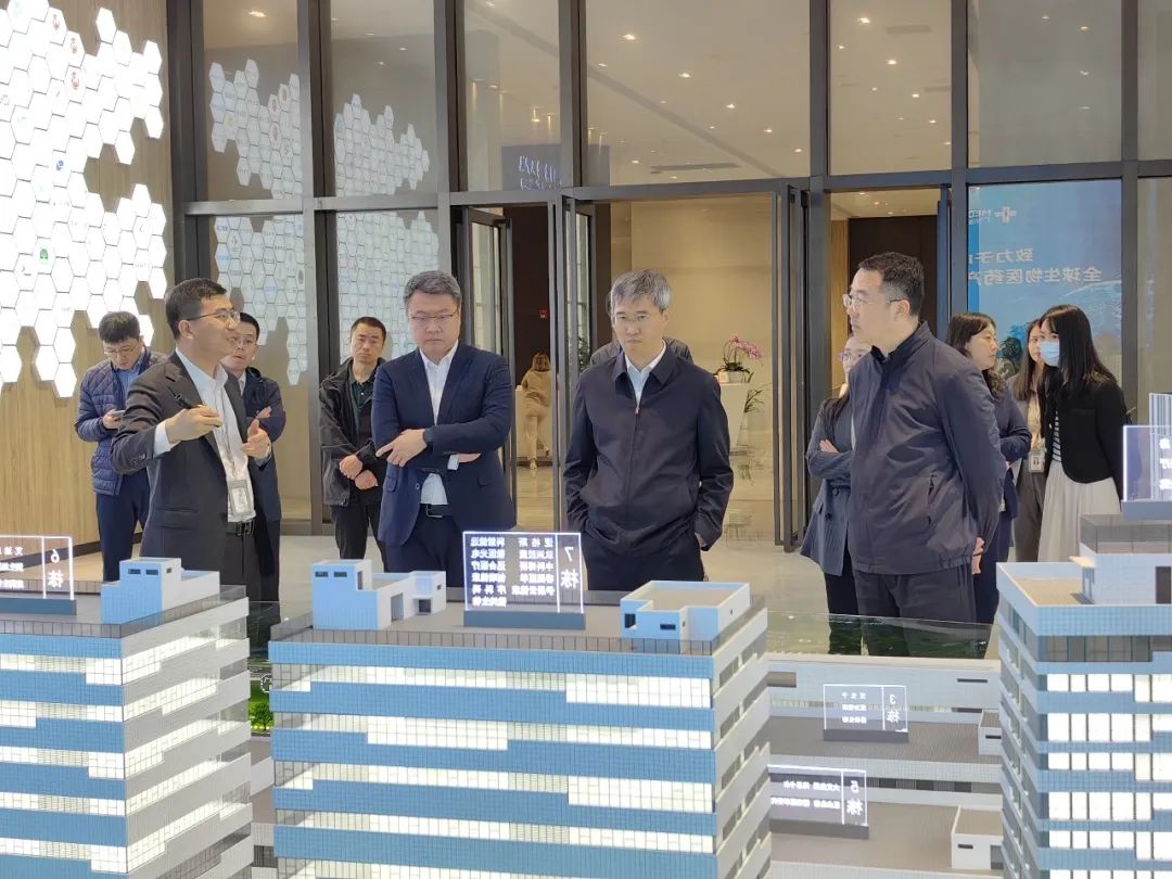 商務部自貿區(qū)港建設協(xié)調司司長楊正偉一行蒞臨廣東醫(yī)谷考察指導