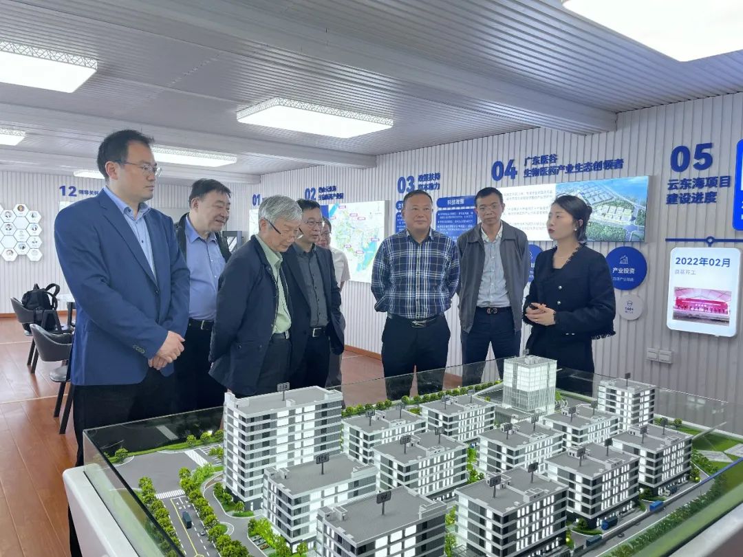 原廣東省國土廳、環(huán)保廳廳長袁征一行蒞臨廣東醫(yī)谷考察交流