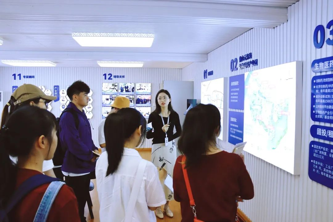 佛山科學技術學院學生團赴廣東醫(yī)谷參觀交流