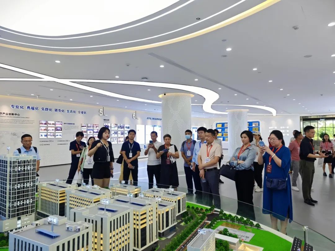 博鰲亞洲論壇國際科技與創(chuàng)新論壇第三屆大會考察團(tuán)一行蒞臨廣東醫(yī)谷考察交流