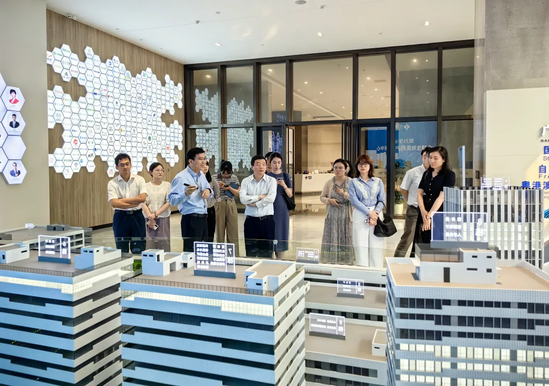 一國兩制研究中心課題組一行蒞臨廣東醫(yī)谷考察調(diào)研