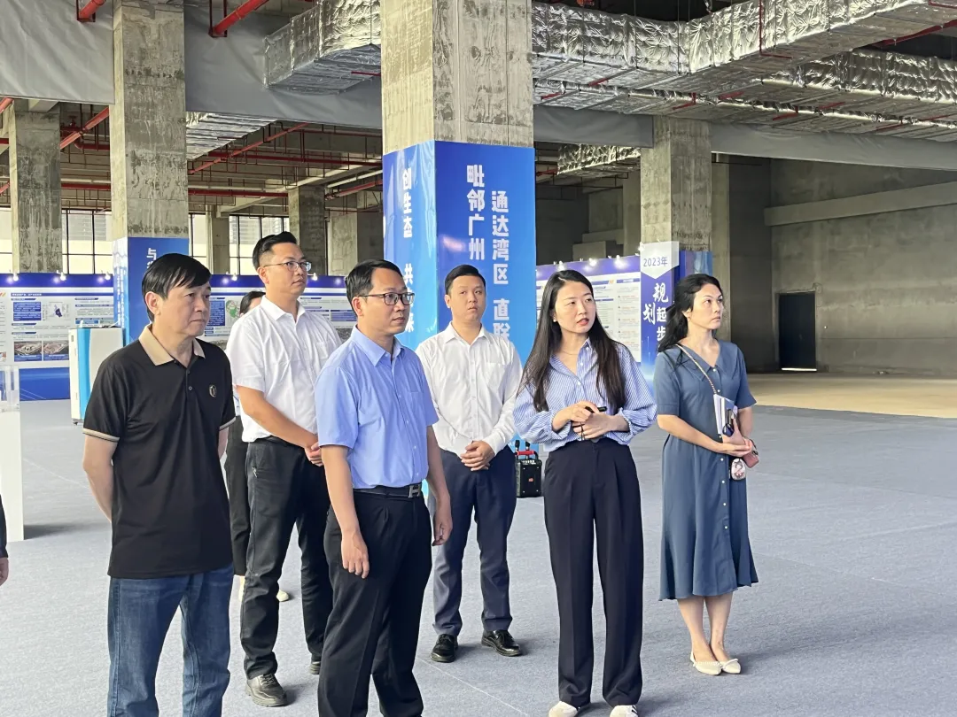 順德區(qū)市場監(jiān)管局黨組成員、區(qū)藥品檢驗所所長何小林一行蒞臨廣東醫(yī)谷考察調(diào)研