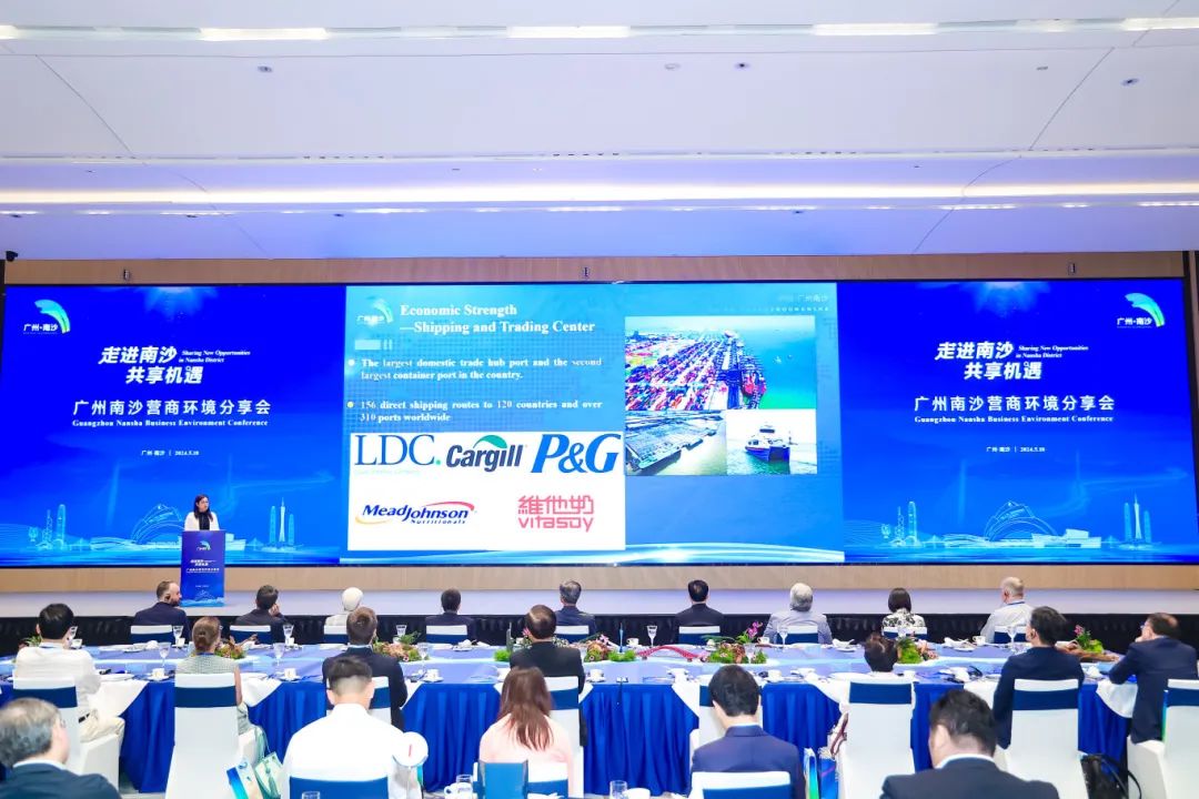 全國(guó)政協(xié)副主席、廣州南沙粵港合作咨詢委員會(huì)顧問(wèn)梁振英率外國(guó)駐港商會(huì)、在港企業(yè)代表蒞臨南沙廣東醫(yī)谷考察