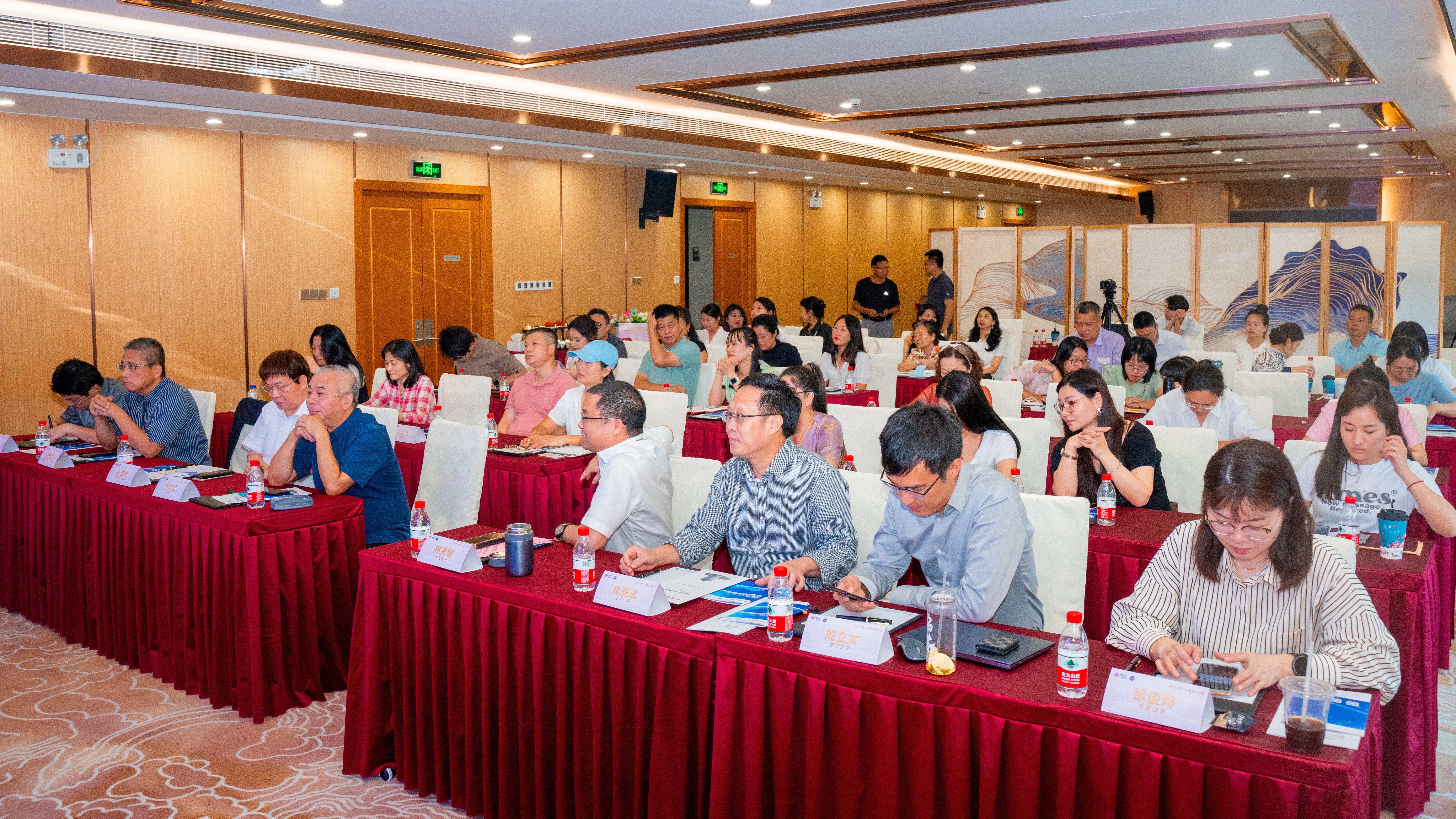 探索美業(yè)新紀(jì)元——美界顏究會(huì)·探索美業(yè)新質(zhì)生產(chǎn)力及法規(guī)研討順利舉辦