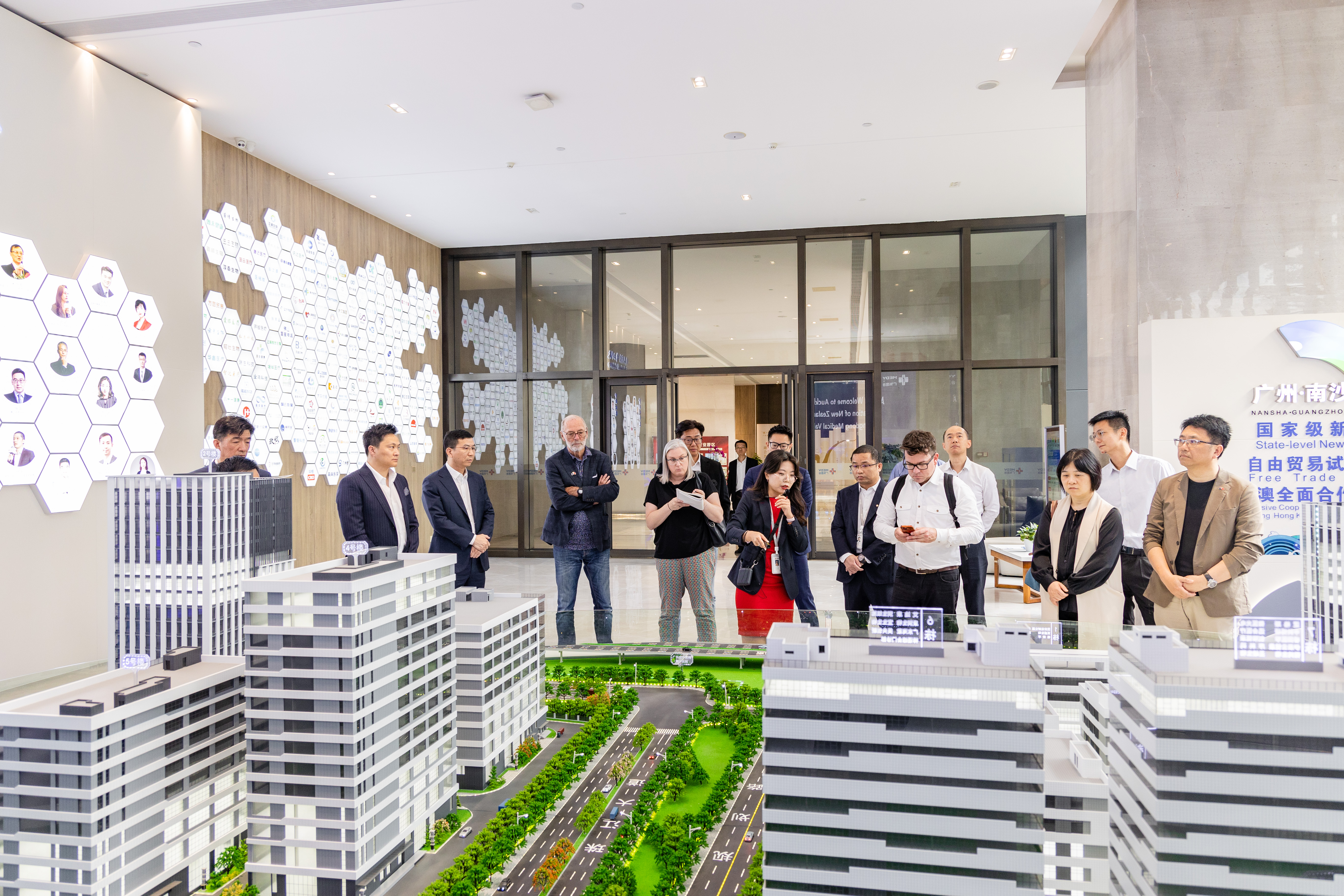 新西蘭奧克蘭市市長(zhǎng)Wayne Brown蒞臨廣東醫(yī)谷考察交流