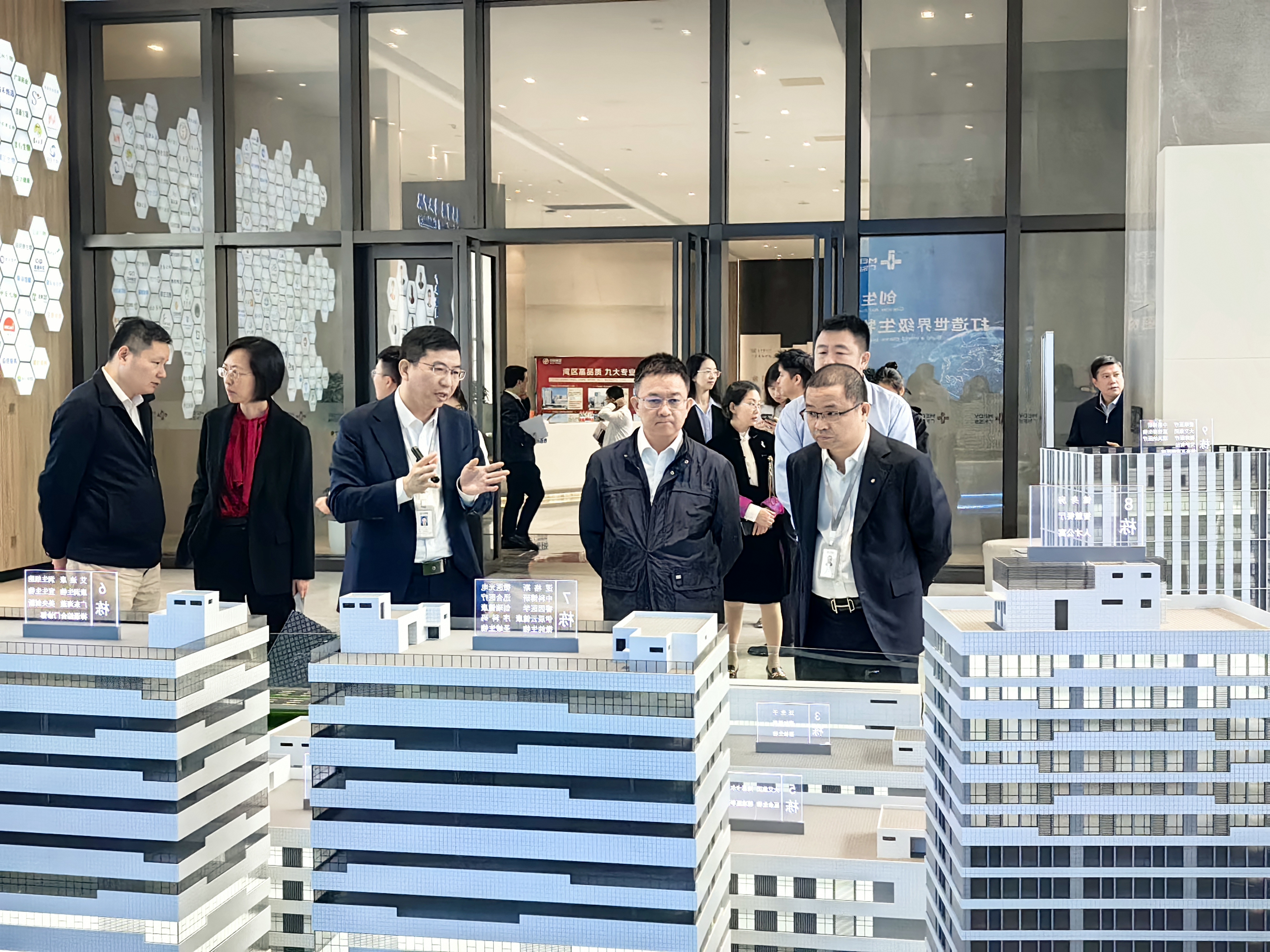 廣州市委常委、南沙區(qū)委書記劉煒一行蒞臨廣東醫(yī)谷考察交流