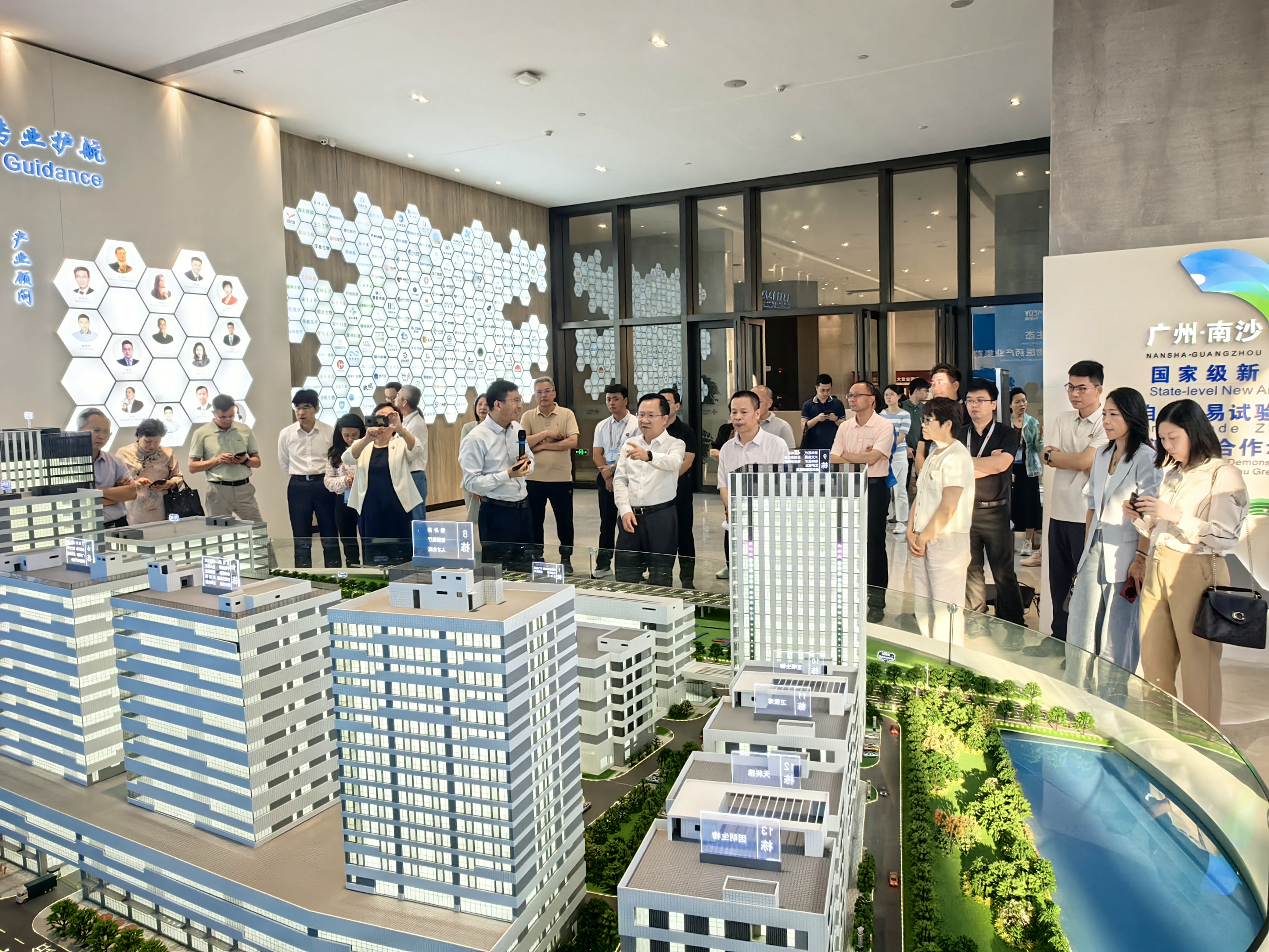 東莞市政協(xié)調(diào)研組一行蒞臨廣東醫(yī)谷考察