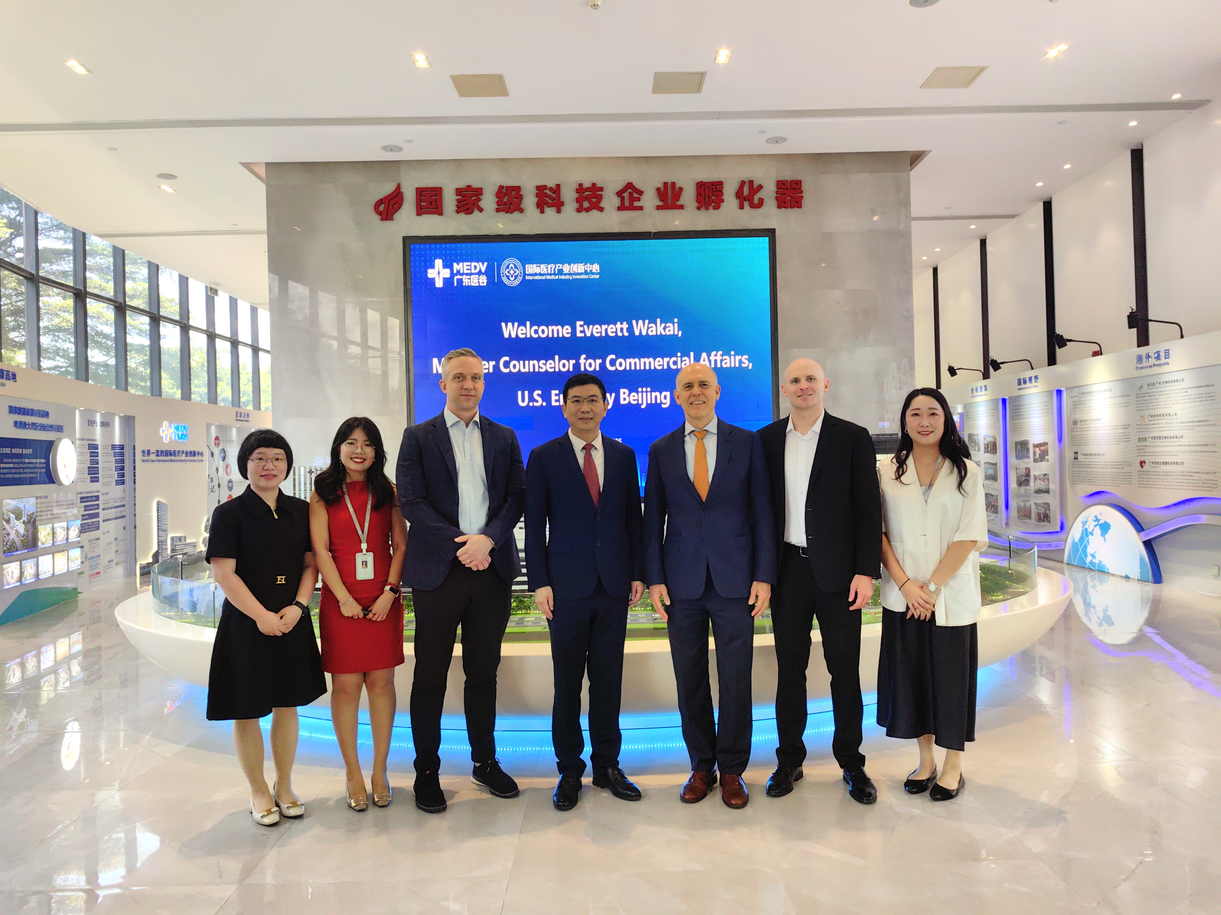 美國駐華大使館公使銜商務(wù)參贊蒞臨廣東醫(yī)谷考察交流
